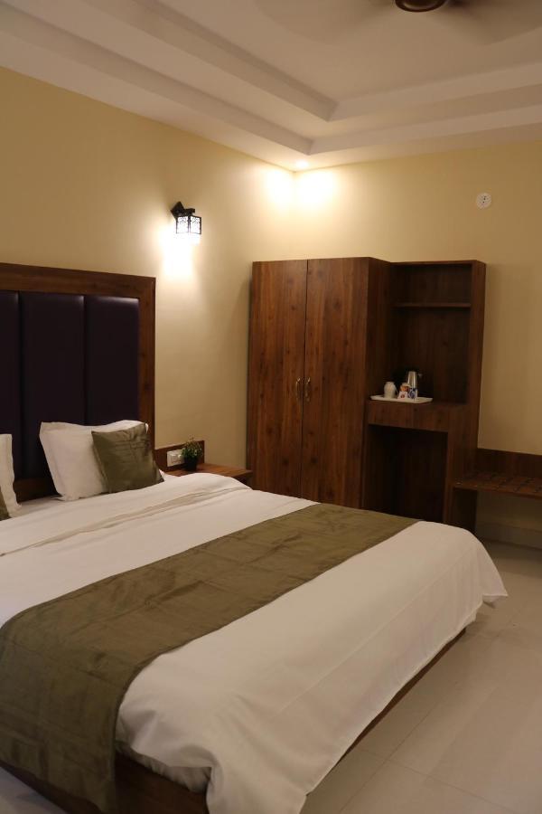Hotel Centro Калангут Екстер'єр фото